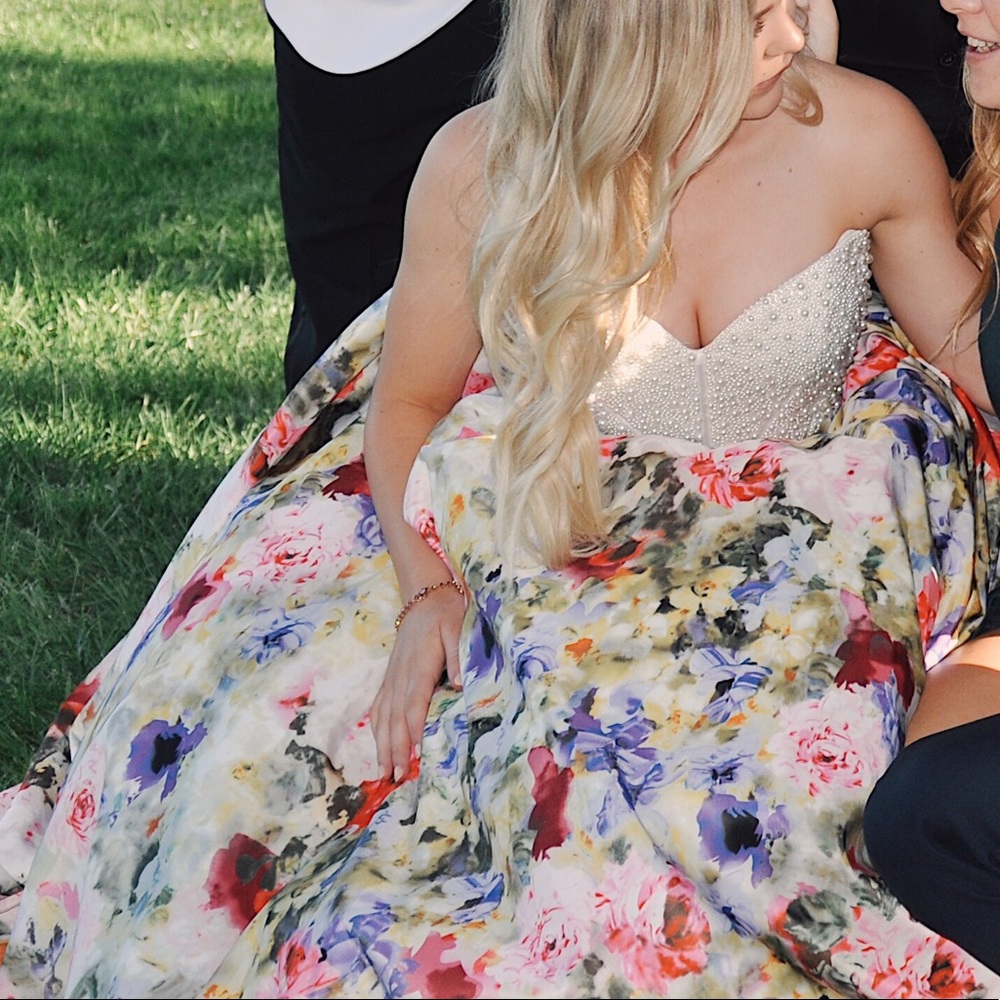 Sherri Hill Spring 2018 Prom/Ball Gown/Dress - Picture 2 of 4
